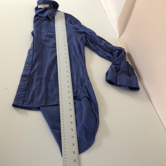 Rewind High Low Button Up Blouse Medium - Picture 7 of 8